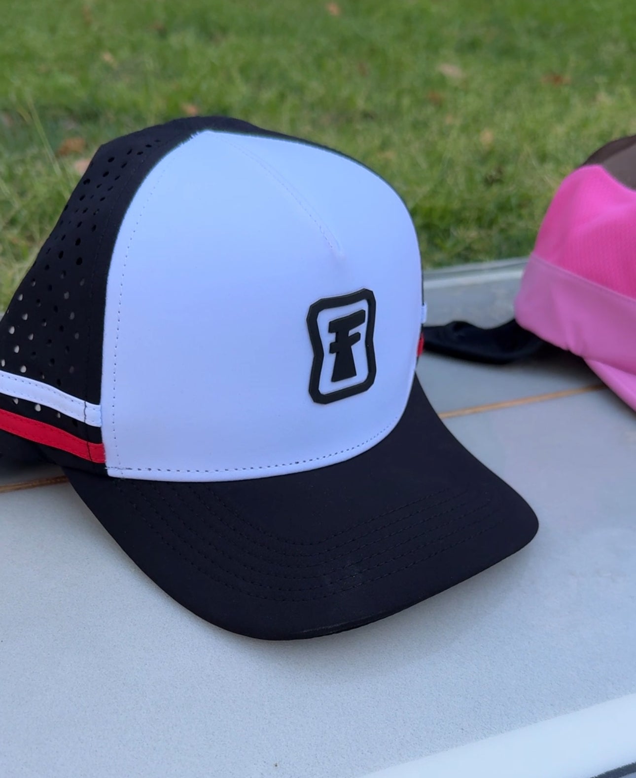 Hot Chilli - Trucker Cap permanent chin strap