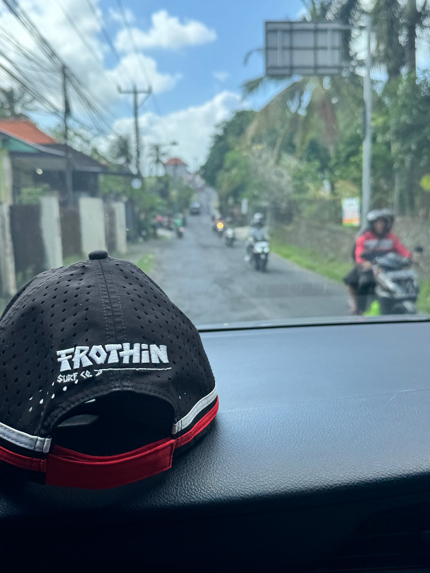 Hot Chilli - Trucker Cap permanent chin strap