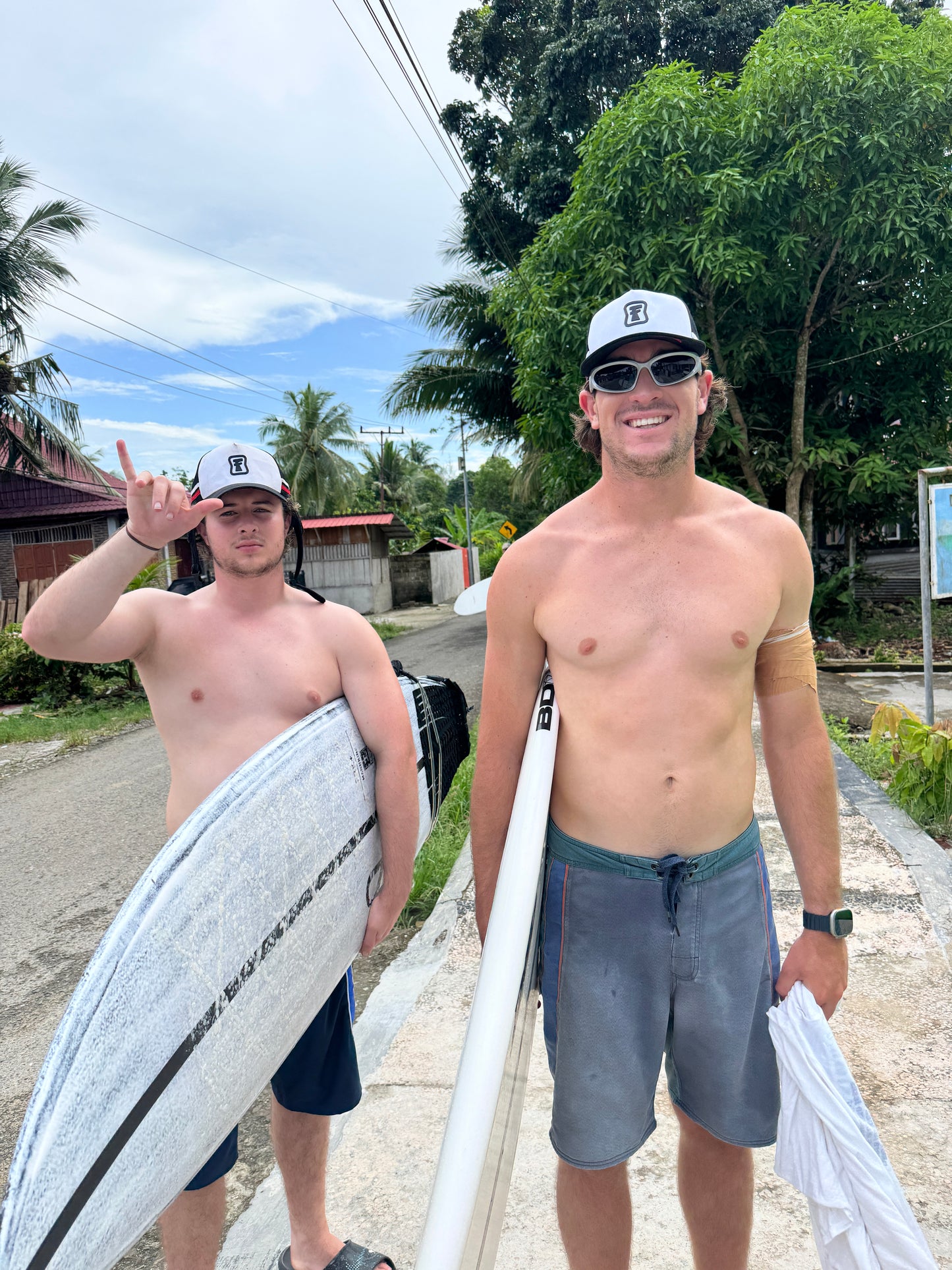 Hot Chilli - Trucker Cap permanent chin strap