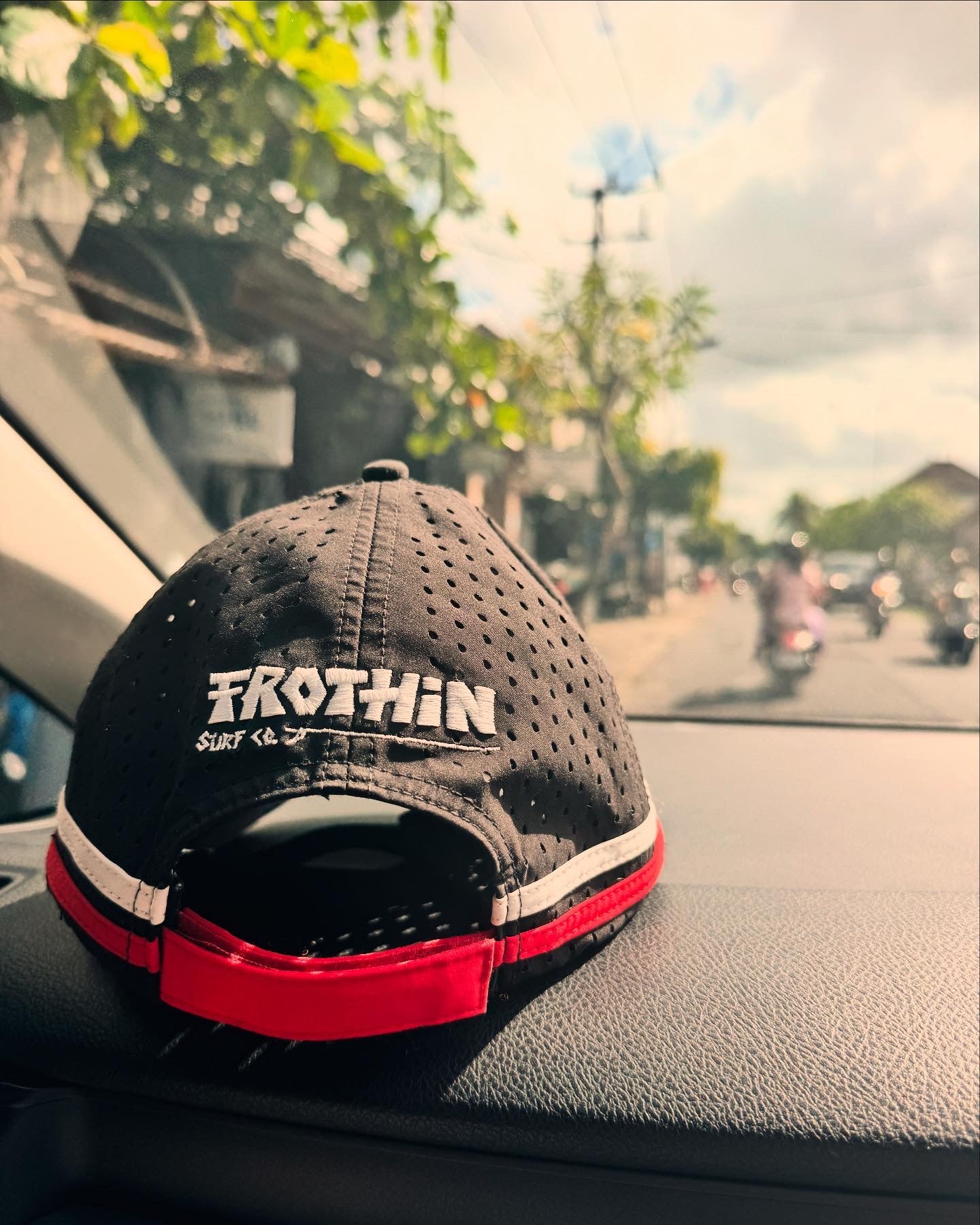 Hot Chilli - Trucker Cap permanent chin strap