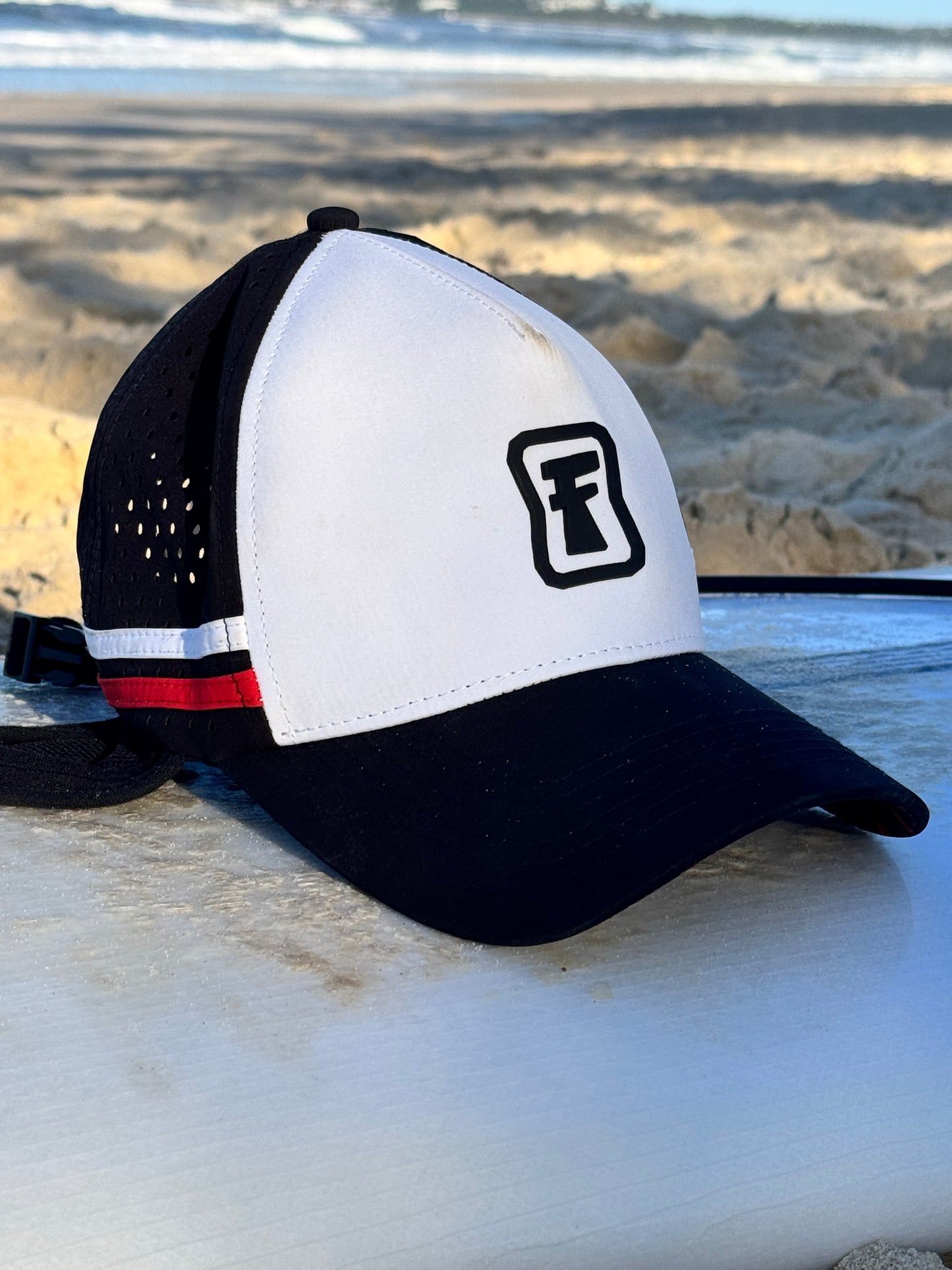 Hot Chilli - Trucker Cap permanent chin strap